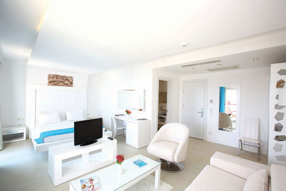 Costa Luvi Hotel havuz alanı